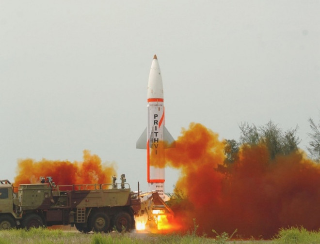 Ấn Độ phóng tên lửa Prithvi II. (Nguồn: indiatimes.com) Ấn Độ phóng tên lửa tầm bắn 350km, có thể mang đầu đạn hạt nhân ảnh 1