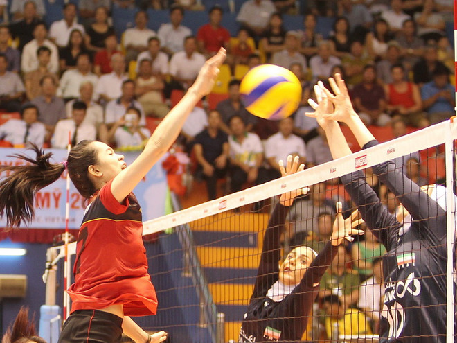 Đội tuyển bóng chuyền nữ Việt Nam thua ngược trước Iran ảnh 1