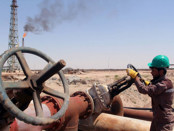 Giá dầu thế giới có lúc giảm xuống mức dưới 50 USD mỗi thùng ảnh 1