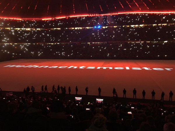 Clip màn trình diễn ánh sáng 3D của Bayern tri ân người hâm mộ ảnh 2