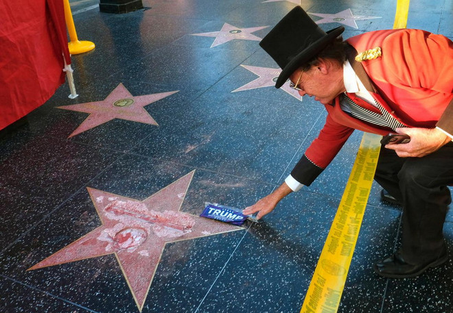 Ngôi sao của tỷ phú Donald Trump trên Đại lộ Danh vọng bị đập vỡ ảnh 1