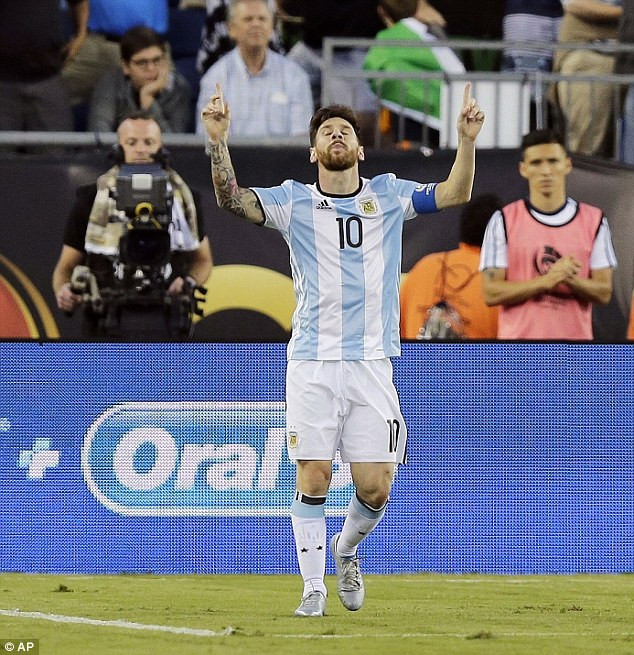 Messi đang thăng hoa trên đất Mỹ. (Nguồn: AP) Cứ đá thế này, Cristiano Ronaldo sẽ lại thua Lionel Messi ảnh 2