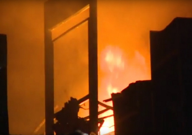 Siêu thị bốc cháy ở Quảng Trị, gây thiệt hại hàng chục tỷ đồng ảnh 1