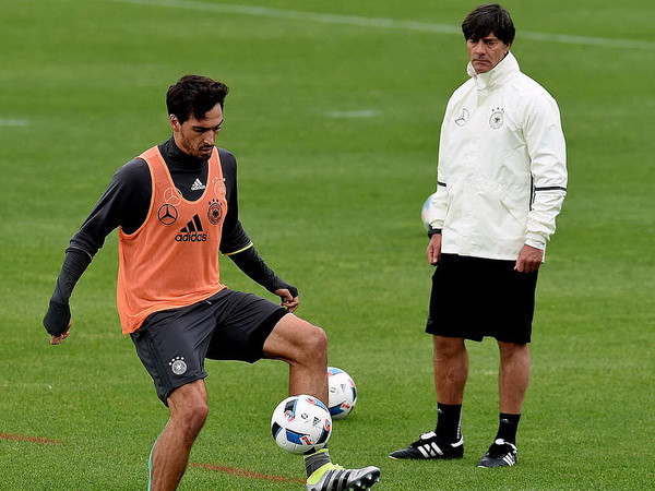 Löw nói gì về Hummels, khủng bố ở Paris và đối thủ Ba Lan? ảnh 2