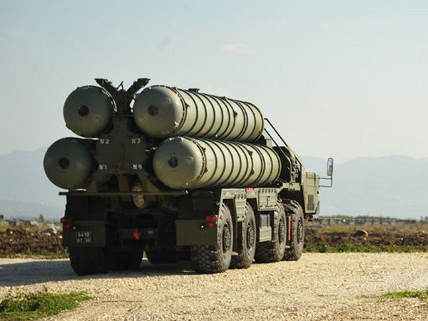 Nga đã triển khai hệ thống tên lửa phòng không S-400 tới Crimea ảnh 1