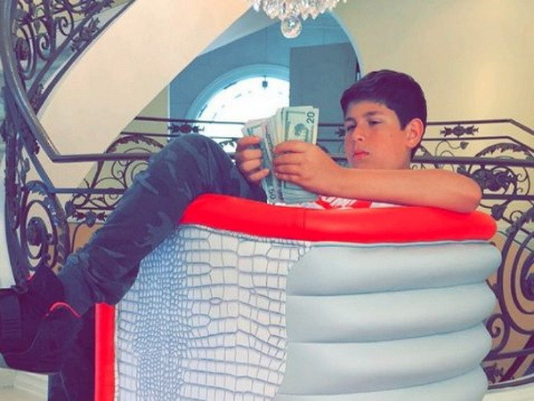 Thiếu niên 16 tuổi mở công ty giày thể thao doanh số triệu USD ảnh 1