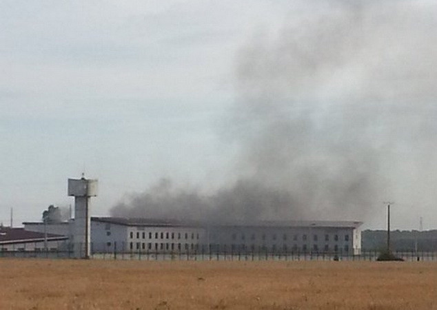 Hàng chục tù nhân gây bạo loạn, đốt phá tại một nhà tù ở Pháp ảnh 1