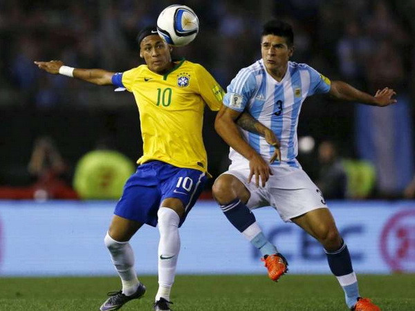 Argentina đối đầu Brazil. (Nguồn: Getty Images) Lịch trực tiếp vòng loại World Cup: Brazil “đại chiến” Argentina ảnh 1