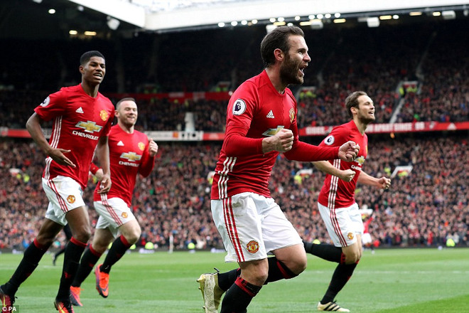 Juan Mata mở tỷ số cho Manchester United. (Nguồn: PA) Manchester United và Arsenal "bất phân thắng bại" Ở Old Trafford ảnh 2