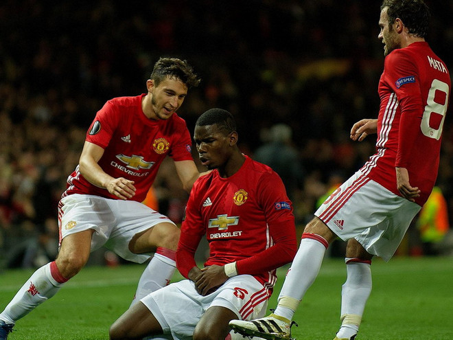 Pogba lập cú đúp giúp M.U thắng đậm ở ngày tái ngộ Van Persie ảnh 1