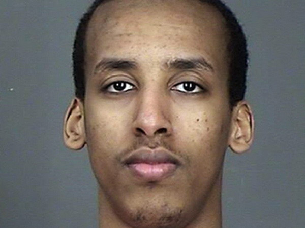 Đối tượng Hamza Ahmed, 21 tuổi, phải chịu mức án 15 năm tù. (Nguồn: AP) Một tòa án của Mỹ tuyên phạt nặng các đối tượng hậu thuẫn IS ảnh 1