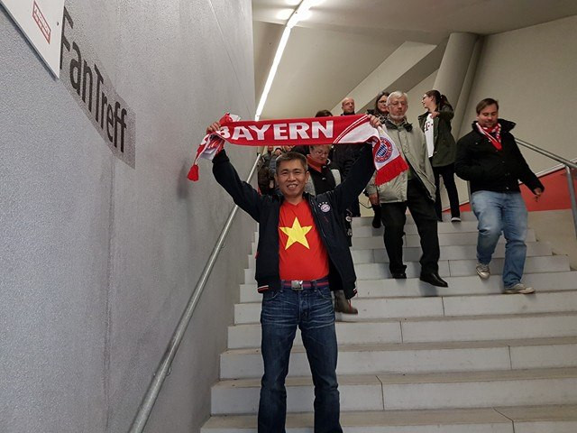 CĐV Việt Nam rạng rỡ tại Allianz Arena ngày Bayern hủy diệt PSV ảnh 3