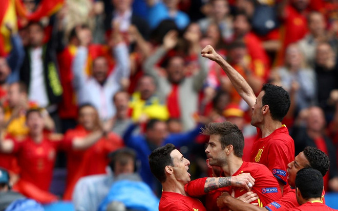 Tây Ban Nha nhọc nhằn giành ba điểm. (Nguồn: Getty Images) Gerard Pique tỏa sáng, Tây Ban Nha nhọc nhằn vượt ải CH Séc ảnh 2