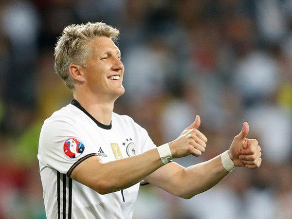 Bastian Schweinsteiger đi vào lịch sử tại đấu trường EURO ảnh 1