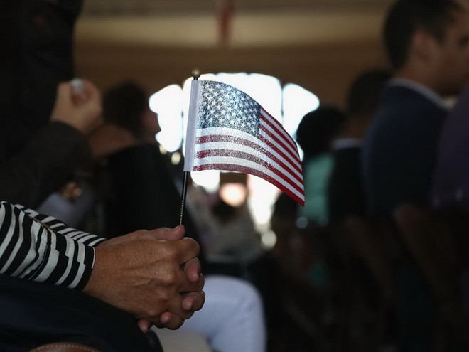 Chính phủ Mỹ cấp quốc tịch "nhầm" cho hàng trăm người di cư ảnh 1