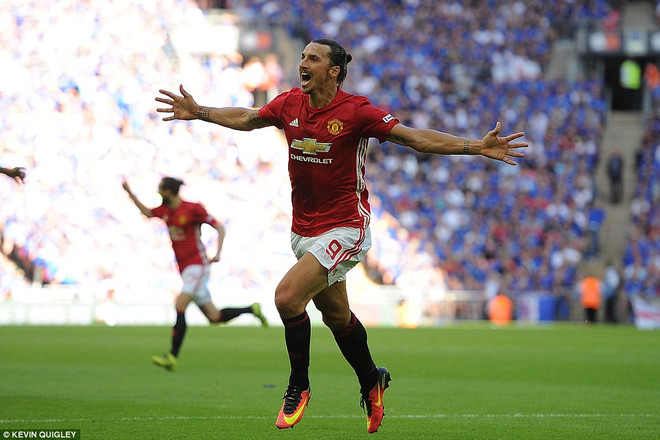 Ibrahimovic lập công mang Siêu cúp về cho Manchester United ảnh 2