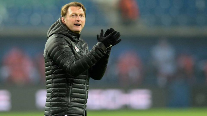 HLV RB Leipzig Hasenhüttl đá từng chơi cho Bayern ở đội hạng 2 từ 2002-2004, đồng đội cũ của Lahm và Schweinsteiger. (Nguồn: Imago) RB Leipzig tuyên chiến Bayern trước thềm "chung kết" lượt đi ảnh 1