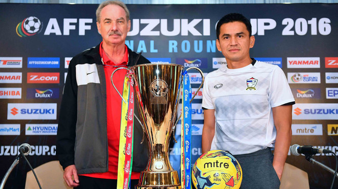 Riedl hay Kiatisak sẽ giành chức vô địch AFF Suzuki Cup 2016. (Nguồn: Affsuzukicup) Đội tuyển Thái Lan và "lời nguyền đáng sợ" ở chung kết AFF Cup ảnh 3