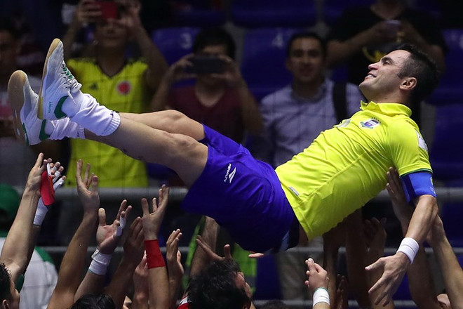 Cầu thủ Iran tôn vinh "Vua Futsal" Falcao sau trận cầu lịch sử ảnh 2