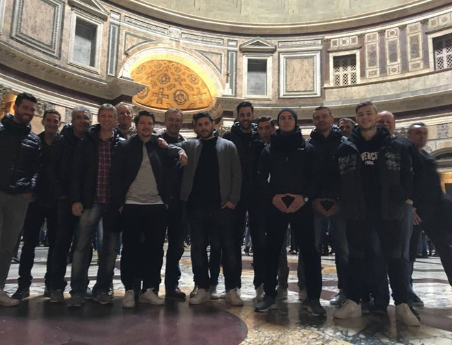 Tuyển Đức diện kiến Giáo hoàng trước thềm "đại chiến" với Italy ảnh 14