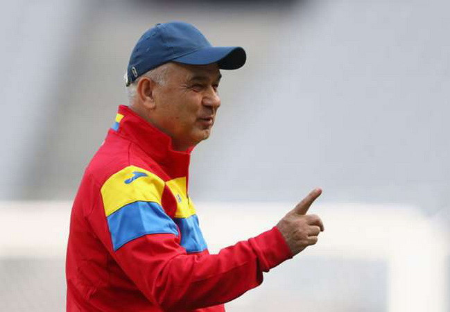 HLV đội tuyển Romania tuyên bố sẽ gây sốc trước chủ nhà Pháp ảnh 1