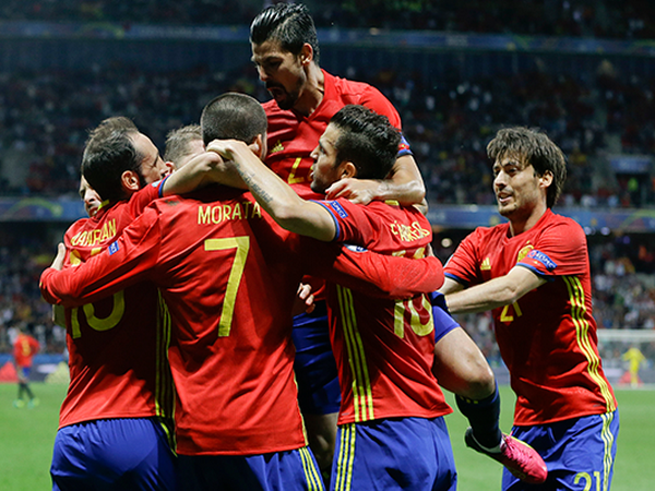 EURO 2016 đã xác định được ba đội tuyển giành vé vào vòng 1/8 ảnh 1