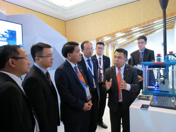 Chủ tịch Hà Nội sang Singapore tìm giải pháp quản lý giao thông đô thị ảnh 2