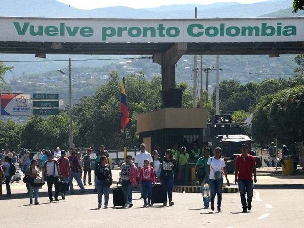 (Nguồn: AFP) Venezuela và Colombia mở lại cửa khẩu biên giới giữa hai nước ảnh 1
