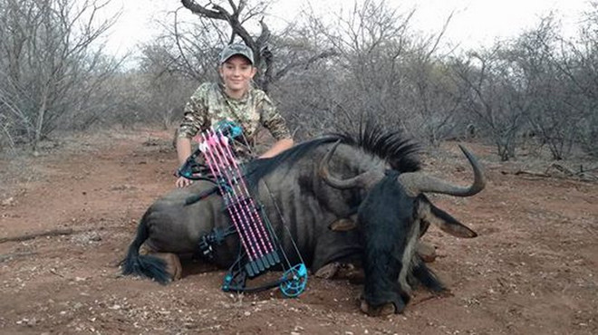 Nữ thợ săn nhí 12 tuổi gây sốc với "thành tích" giết thú quý ảnh 3