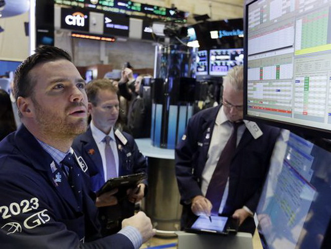 Chứng khoán Mỹ tăng điểm khi giới đầu tư kỳ vọng Clinton thắng cử ảnh 1