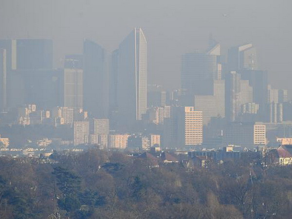 Pháp: Paris bị ô nhiễm không khí tồi tệ nhất trong vòng 10 năm ảnh 1