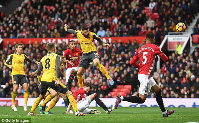 Giroud giúp Arsenal có điểm trước Manchester United. (Nguồn: Getty Images) Arsene Wenger và bài toán Olivier Giroud: Cần sự quyết đoán ảnh 2