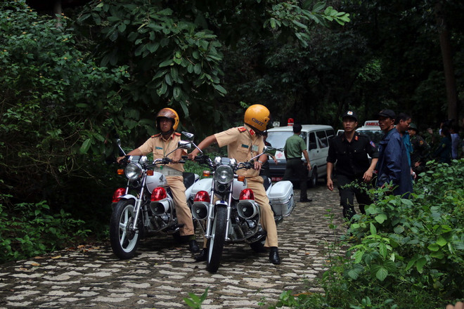 Những hình ảnh đưa 3 phi công máy bay EC130 về TP.HCM ảnh 2