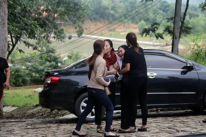 Những hình ảnh đưa 3 phi công máy bay EC130 về TP.HCM ảnh 5