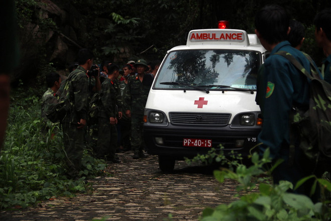 Những hình ảnh đưa 3 phi công máy bay EC130 về TP.HCM ảnh 3