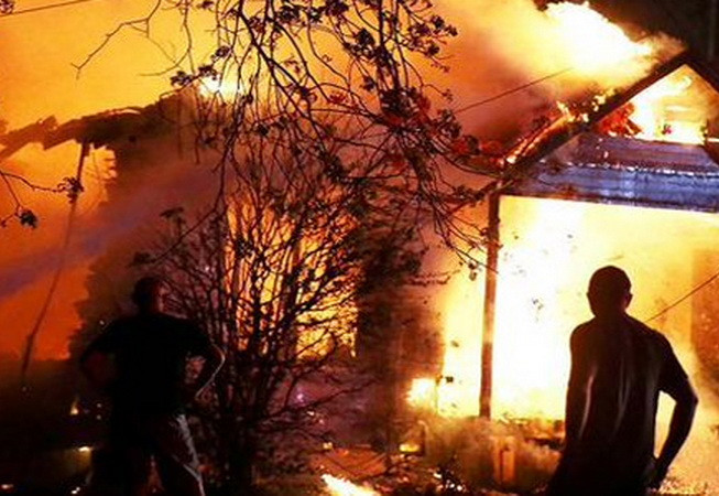 Kinh hoàng vụ 3 người bị thiêu sống vì lời đồn hiến tế trẻ em ảnh 1