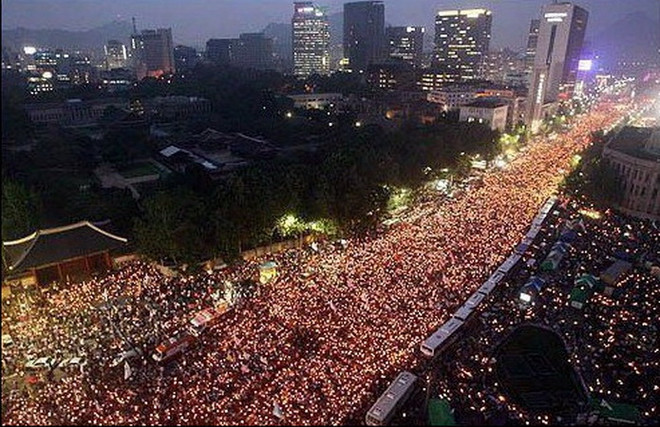 Hàng chục nghìn người biểu tình đòi tổng thống Hàn Quốc từ chức ảnh 2