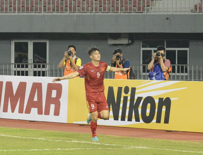 Tin AFF Cup: Hữu Thắng lập kỳ tích, Kiatisak ngại gặp Việt Nam ảnh 3