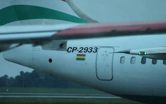 Chiếc máy bay gặp nạn. Reuters: 76 người thiệt mạng trong vụ rơi máy bay tại Colombia ảnh 1