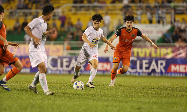 [Video] Công Phượng solo ghi bàn đẳng cấp vào lưới U21 Gangwon ảnh 1
