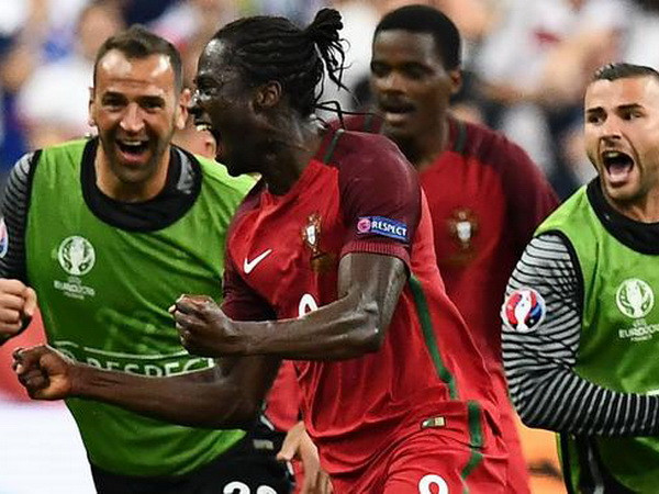 Eder đã ghi bàn thắng lịch sử trong sự nghiệp. (Nguồn: Reuters) Vòng chung kết Euro 2016: Giải đấu hấp dẫn hay nhạt nhẽo? ảnh 2