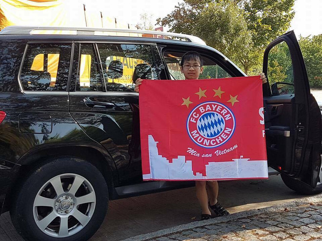 CĐV Việt Nam rạng rỡ tại Allianz Arena ngày Bayern hủy diệt PSV ảnh 7