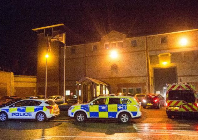 200 tù nhân gây bạo loạn sau lời cảnh bảo về một vụ nổi dậy ảnh 1