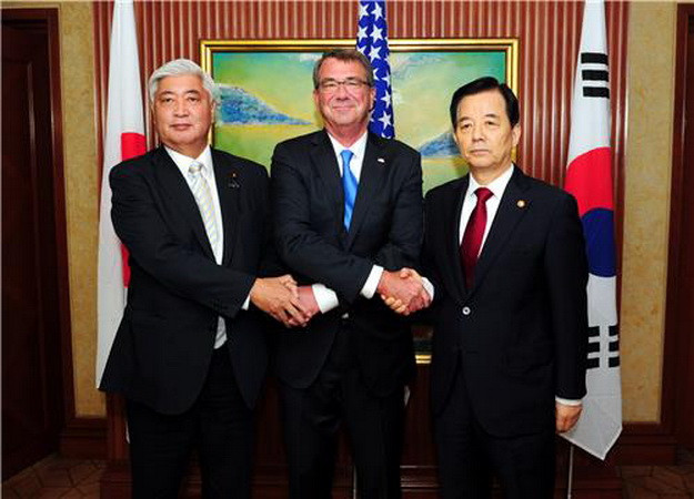 Các Bộ trưởng Quốc phòng Nhật-Hàn-Mỹ họp bàn về Triều Tiên ảnh 1