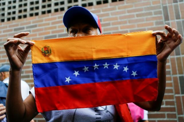 Venezuela xác thực chữ ký yêu cầu tiến hành trưng cầu dân ý ảnh 1