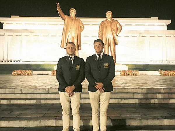 Giả golf thủ để đến Triều Tiên, hai thanh niên Australia "hút chết" ảnh 1