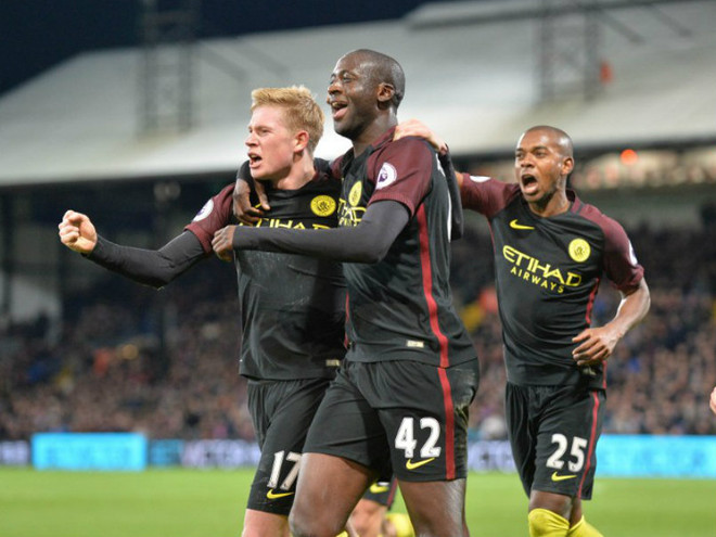 Yaya Toure mang chiến thắng về cho Man City. (Nguồn: AFP) Yaya Toure được Pep ca ngợi hết lời sau chuỗi ngày dài bị "đày" ảnh 1