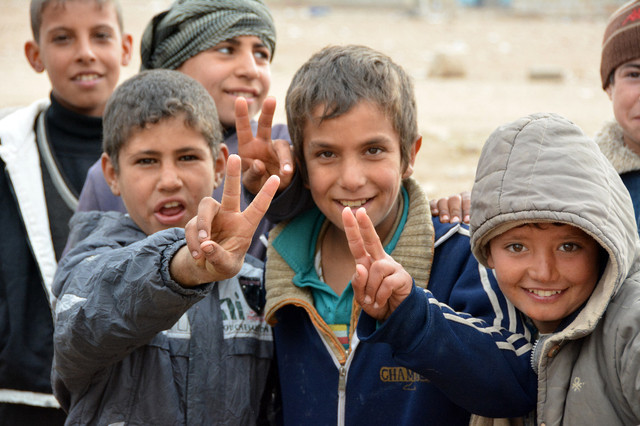 Trẻ em Iraq. (Nguồn: AFP) WB công bố gói viện trợ bổ sung trị giá 1,5 tỷ USD cho Iraq ảnh 1