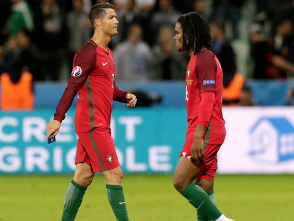 Sanches phá kỷ lục tồn tại suốt 12 năm của Cristiano Ronaldo ảnh 1