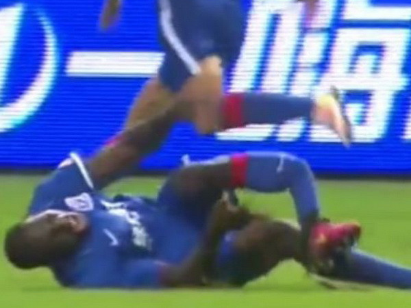 Cận cảnh cựu sao Chelsea bị gãy chân kinh hoàng ở Trung Quốc ảnh 1